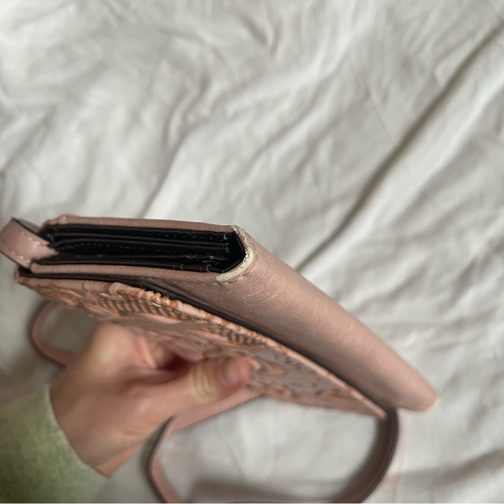 B.o.c. Pastel Pink Tooled Leather Crossbody Wallet Snap - Picture 9 of 9